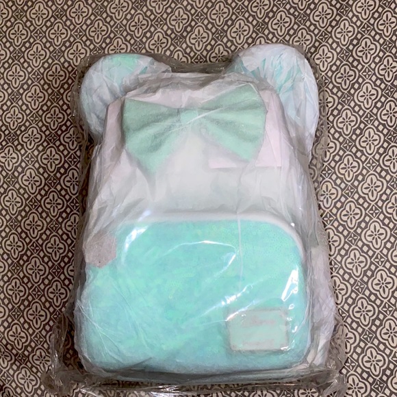 ⭐️Rare⭐️ Exclusive Disney 100 Years of Wonder Holographic Mini Backpack - Picture 4 of 5